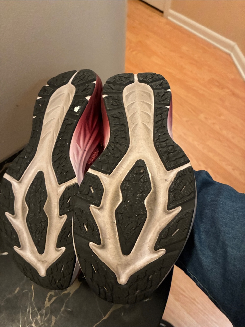 ASICS Light Red and White Women's Running Shoes with Burgundy Logo size 8.5 - Picture 4 of 6